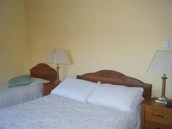 Brooklodge Bed & Breakfast